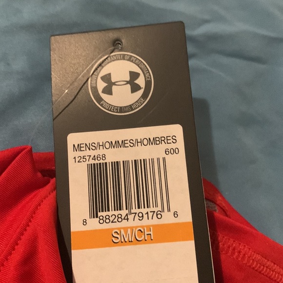 Red Under Armour sweatshirt - Picture 6 of 6